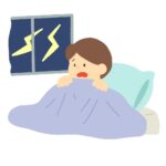 雷が怖くて眠れない男の子の無料イラスト素材