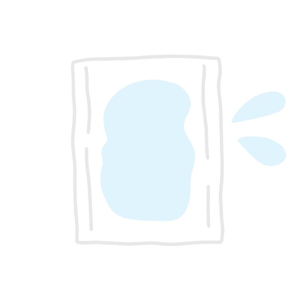 化粧水を染みこませたコットンの無料イラスト素材