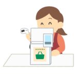 レジでハンドスキャナーをかざす店員さんの無料イラスト素材