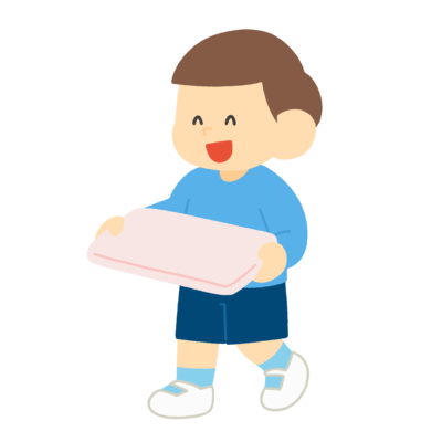 給食トレーを持つ男の子の無料イラスト｜給食当番素材