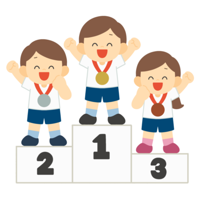 表彰台にあがる子どもたちの無料イラスト|表彰式向け素材